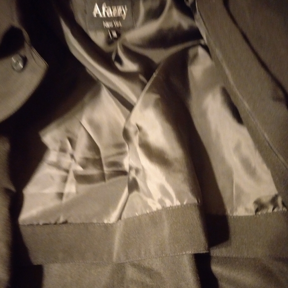 Coats - Picture 6 of 11